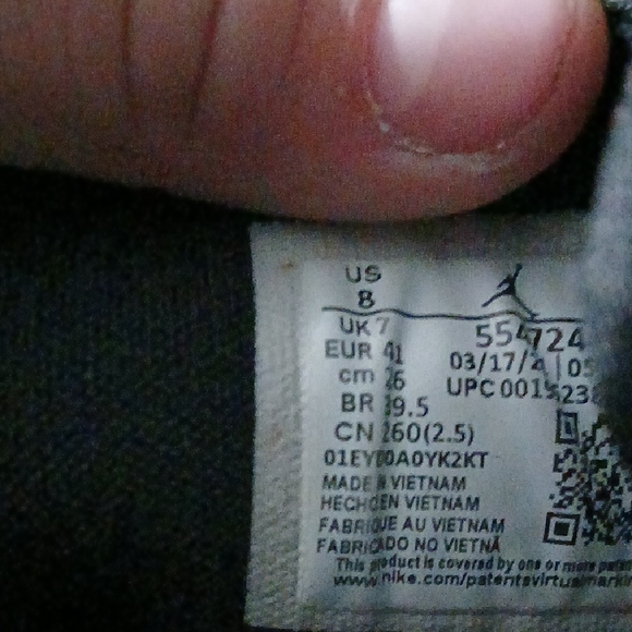 Jordan Black and Gold Sneakers - Picture 4 of 4